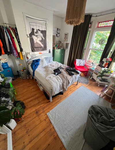 Large Double Room Main Photo