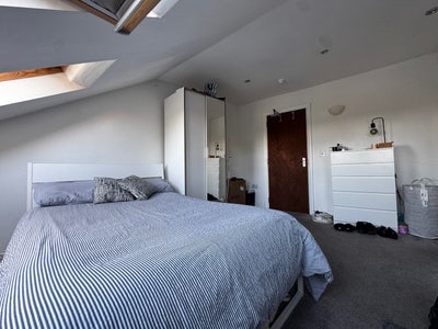Large En-suite Room | Ealing -5min Elizabeth line  Main Photo