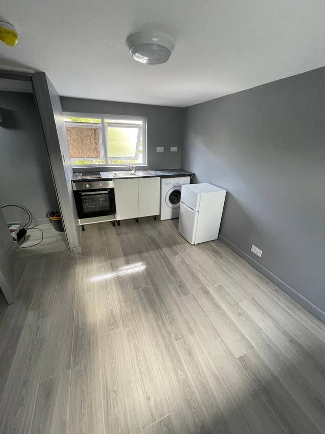 Studio Flat to Rent in Harrow, London (HA3 7SY) Main Photo