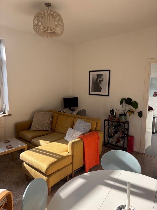 Huge, sunny double bedroom in a 3 bed maisonette  Main Photo