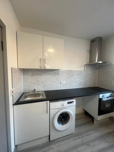 Studio Flat to Rent in Slough (SL1 5PR) Main Photo