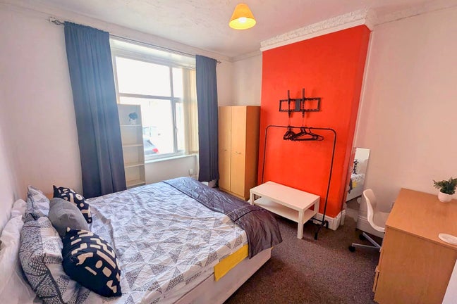 ** Lovely Rooms JQ & City Centre! No Bills to Pay! Main Photo