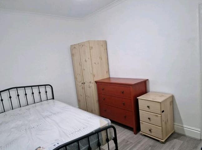 Double Room is available for rent in - IG1. Main Photo