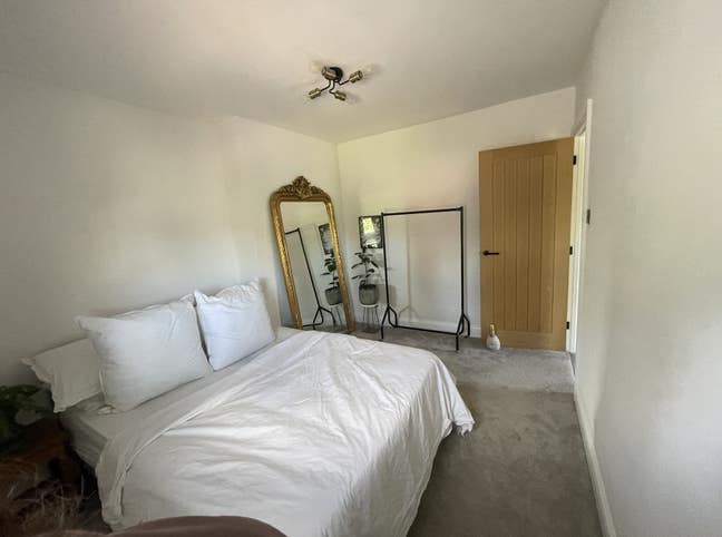 Furnished double room & bathroom - bills included Main Photo