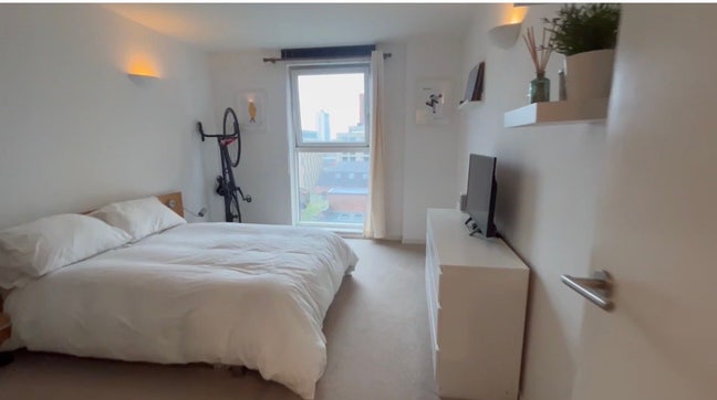 Cheap Room + Pool + Private Rooftop! (Sept Start) Main Photo