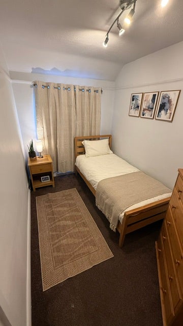 Single Furnished Room  Main Photo