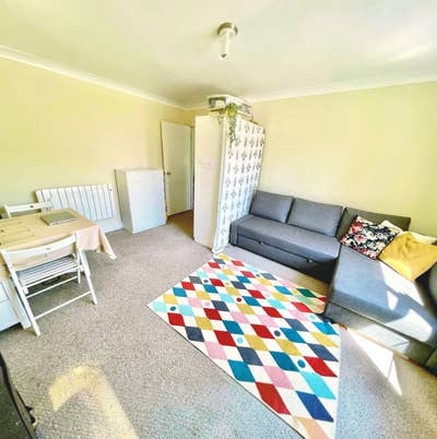 One bed flat near Elizabeth line Main Photo