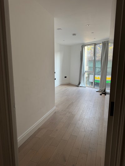 Double Room Available Main Photo