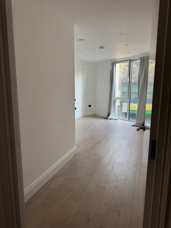 Double Room Available Main Photo