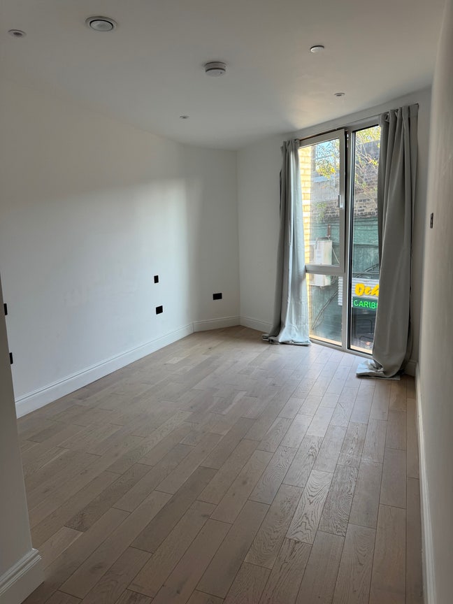 Double Room Available Main Photo