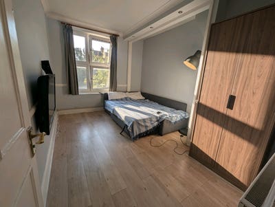 Large double room in Stockwell  Main Photo
