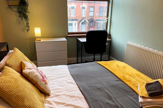 ** Lovely Double Room Edgbaston - No Bills to Pay! Main Photo