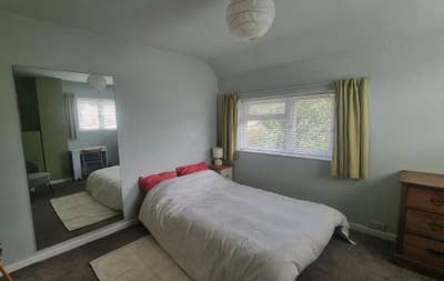 Sunny, dual aspect double room in peaceful house. Main Photo