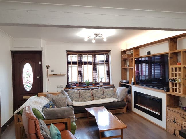 2 Bedroom Victorian Centre Terrace for Rent Main Photo