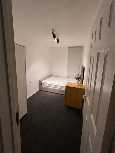 Room for rent no deposit  Main Photo