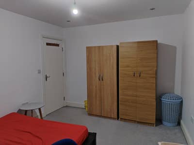 Large Bedroom to Let Main Photo