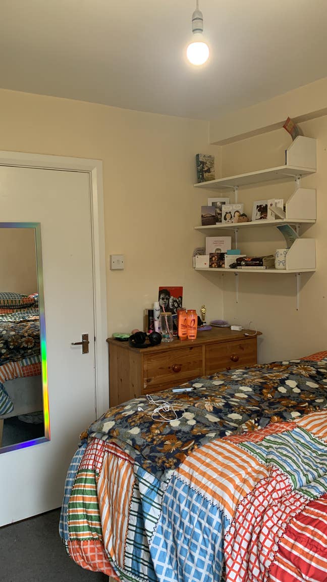 Room for rent (females only)  Main Photo