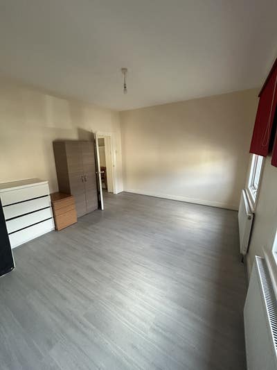 Double Room in N17 Main Photo