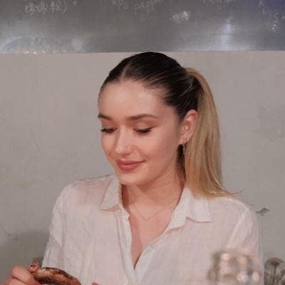 Professional looking to buddy up for a flat search Main Photo