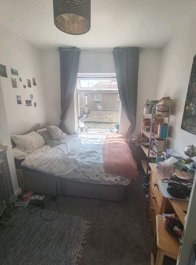 Double room in St George's - tenant wanted! Main Photo