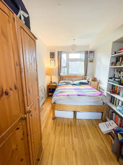 Spacious and light double room off the Hackney Roa Main Photo