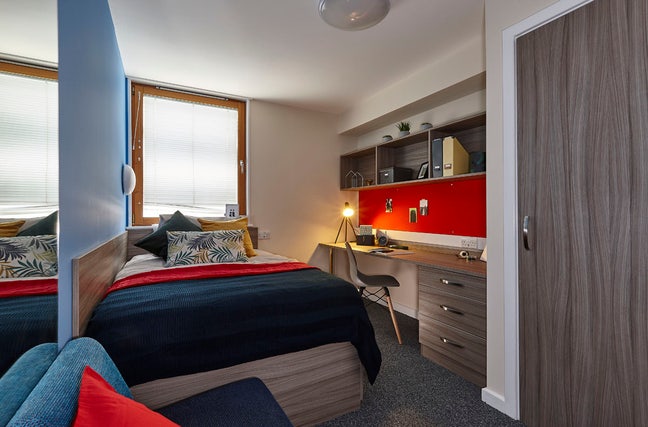 Summer sublet, E1, 22 Jul to 17 Aug  ( 1 BED!!) Main Photo
