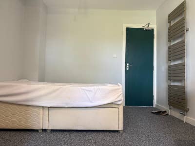En Suite Room | &pound;750pcm | 1 Aug Main Photo