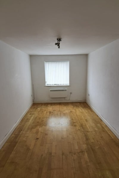 2 Bedroom Flat Main Photo