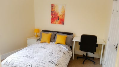 En Suite 🛏 Near Stockport Station 🚉 Main Photo