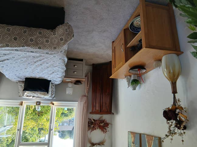 Large plush room available in camborne Main Photo