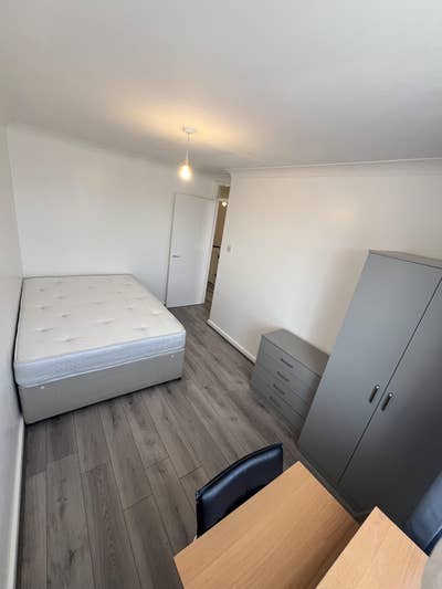 Large room in a new house! Main Photo