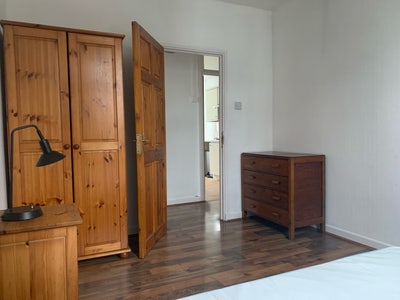Two Flatmates for a Three Bed Battersea Flat Main Photo