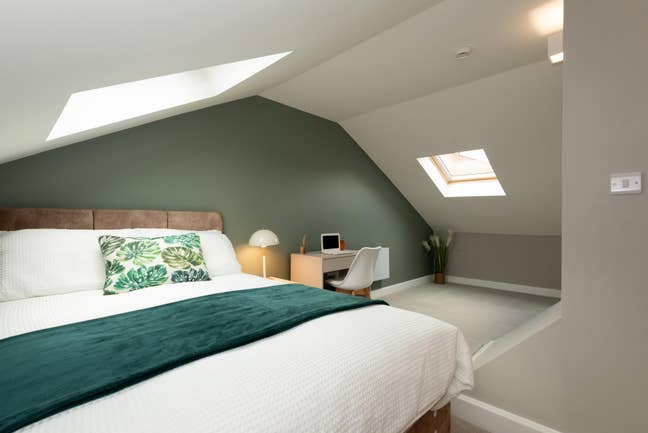  Premium Ensuite in Modern Professional House Main Photo