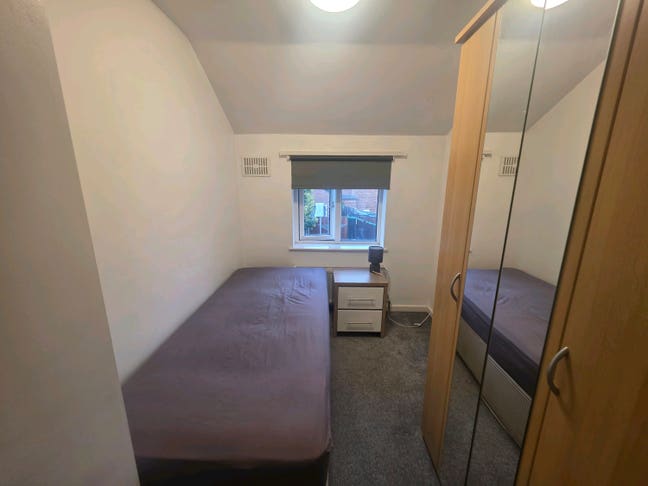 Cozy single room for rent  Main Photo