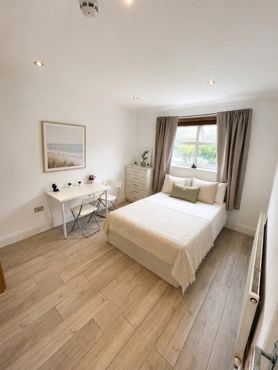 Fantastic Double Room Next to Wembley Station  Main Photo