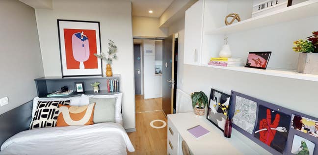 Double room | Modern 2-bed flat | Bills included  Main Photo