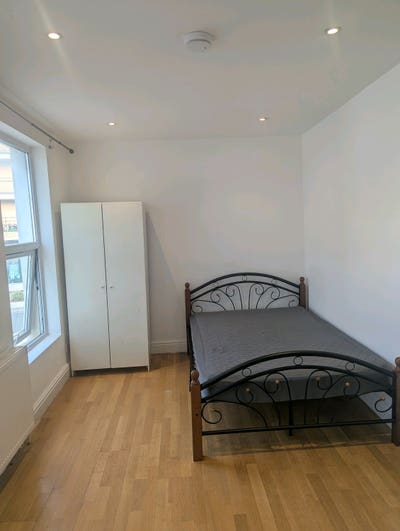 Studio flat in Kentish town 1400/month  Main Photo