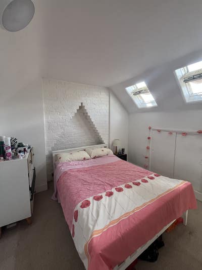 Double room in 2 bed maisonette, 4 mins from train Main Photo