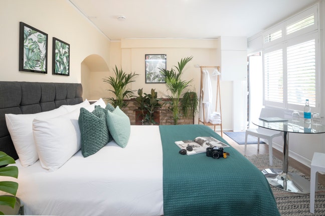 Large Furnished Room with Private Balcony Main Photo