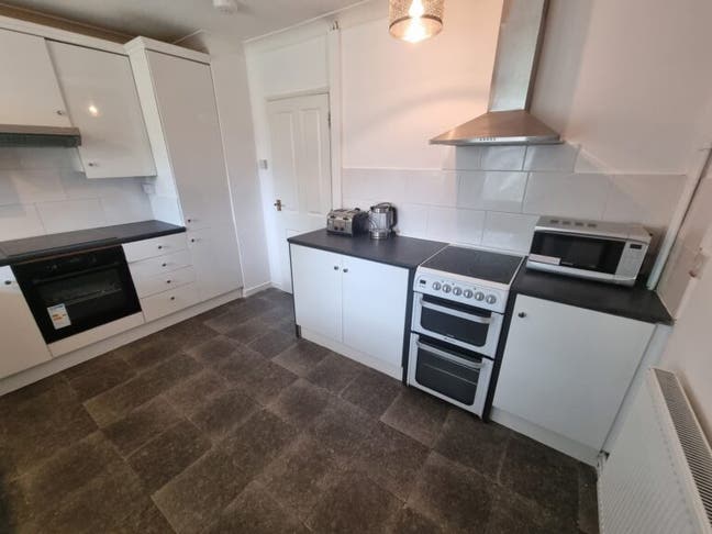 Student Rooms to Let - CLOSE TO UNI Main Photo