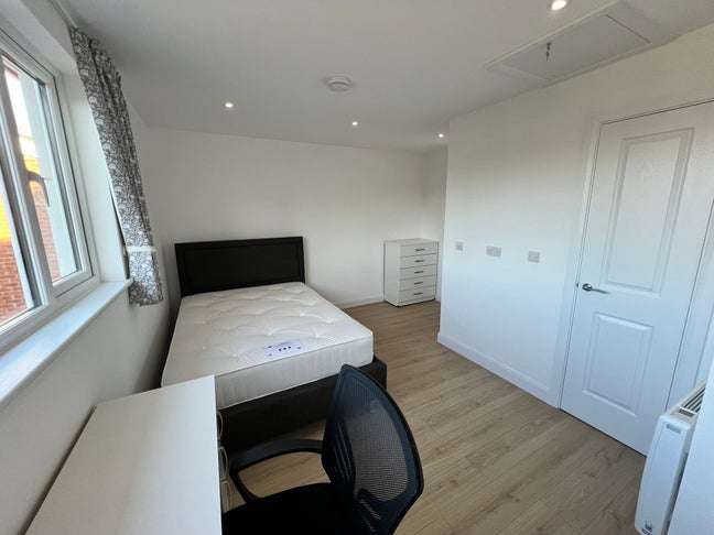 Ensuite double room in shared house Main Photo