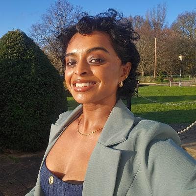 Hi!  Looking to downsize from my flat in Wes... Main Photo