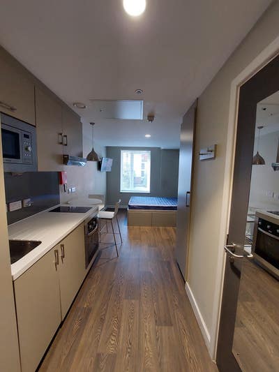 Studio Available for Tenancy Takeover - Available  Main Photo