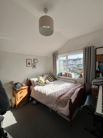 Bright Double Room in Spacious Home Main Photo