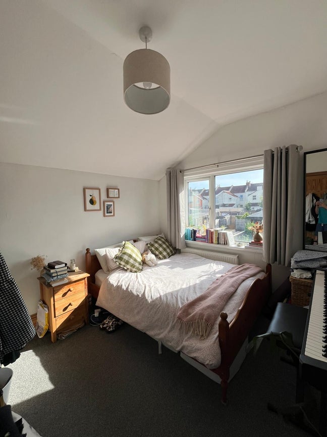 Bright Double Room in Spacious Home Main Photo