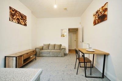 Single room close to Bolton Train station Main Photo