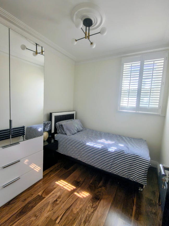 Single room in newly refurbished flat Main Photo