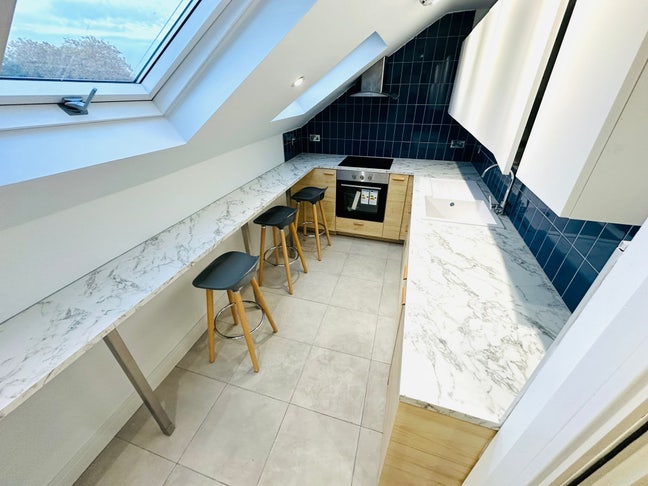 🏡 ✨Studio Flat with Separate Kitchen in Harrow   Main Photo