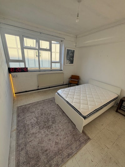 Room in creative spacious warehouse conversion  Main Photo