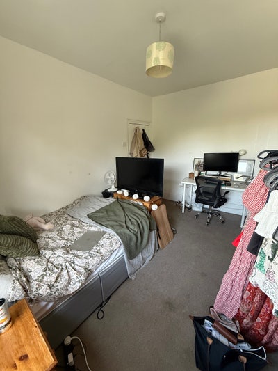 Spacious Double Room Available inBermondsey House  Main Photo
